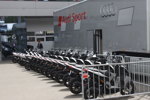 120603_Groeten_scooters